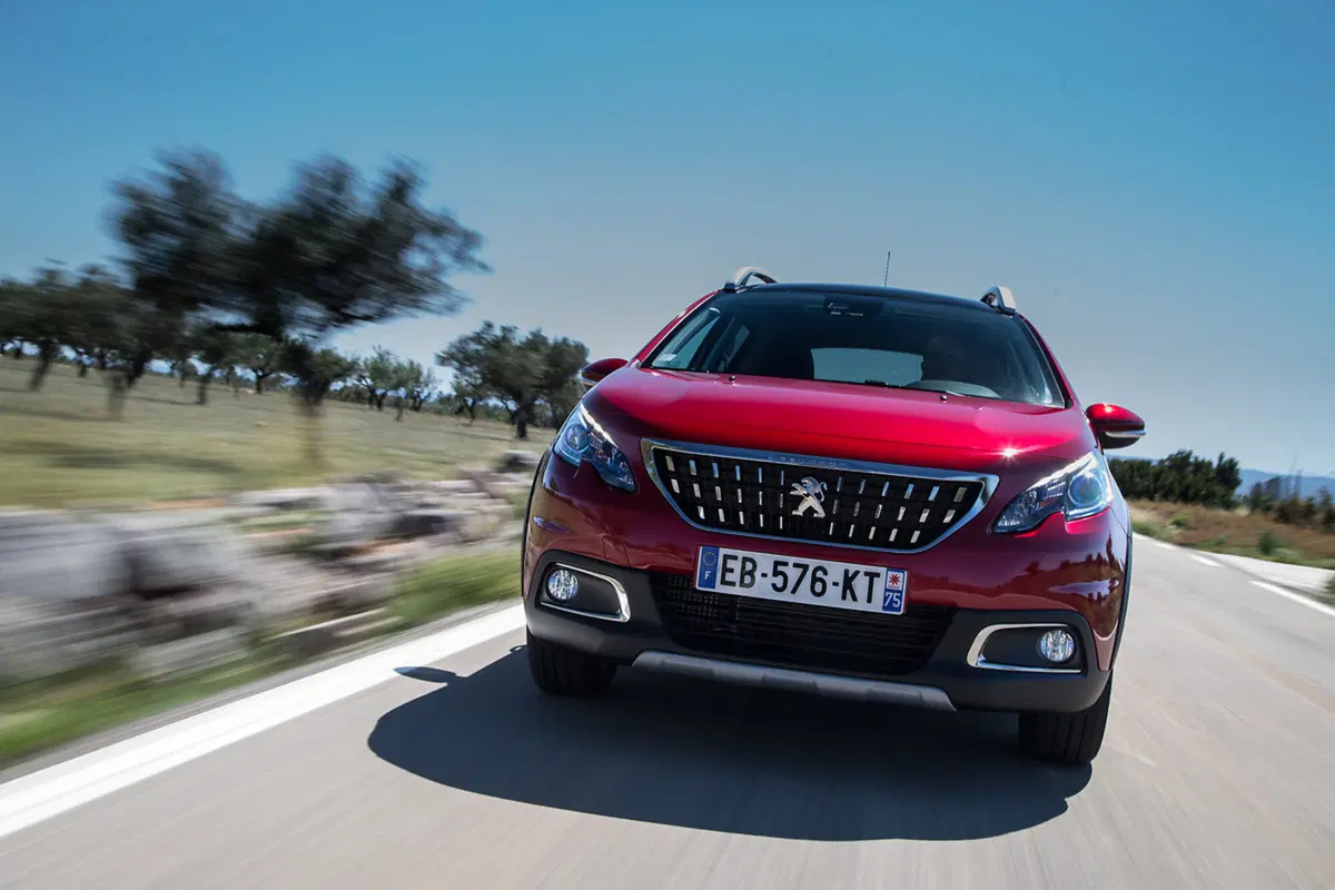Quale comprare, Confronto: Peugeot 2008 PureTech Turbo 110 Vs Suzuki S-Cross 1.0 Boosterjet (12)