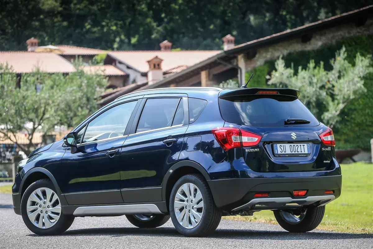 Quale comprare, Confronto: Peugeot 2008 PureTech Turbo 110 Vs Suzuki S-Cross 1.0 Boosterjet (7)