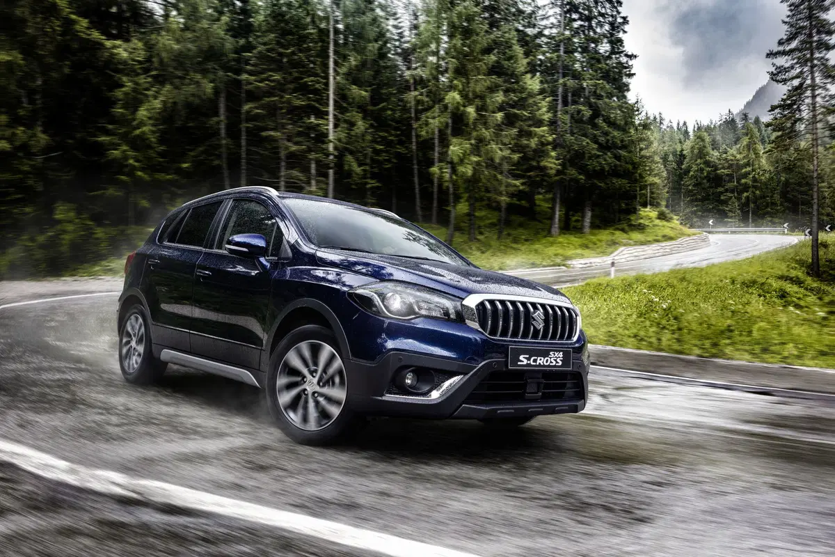 Quale comprare, Confronto: Peugeot 2008 PureTech Turbo 110 Vs Suzuki S-Cross 1.0 Boosterjet (3)