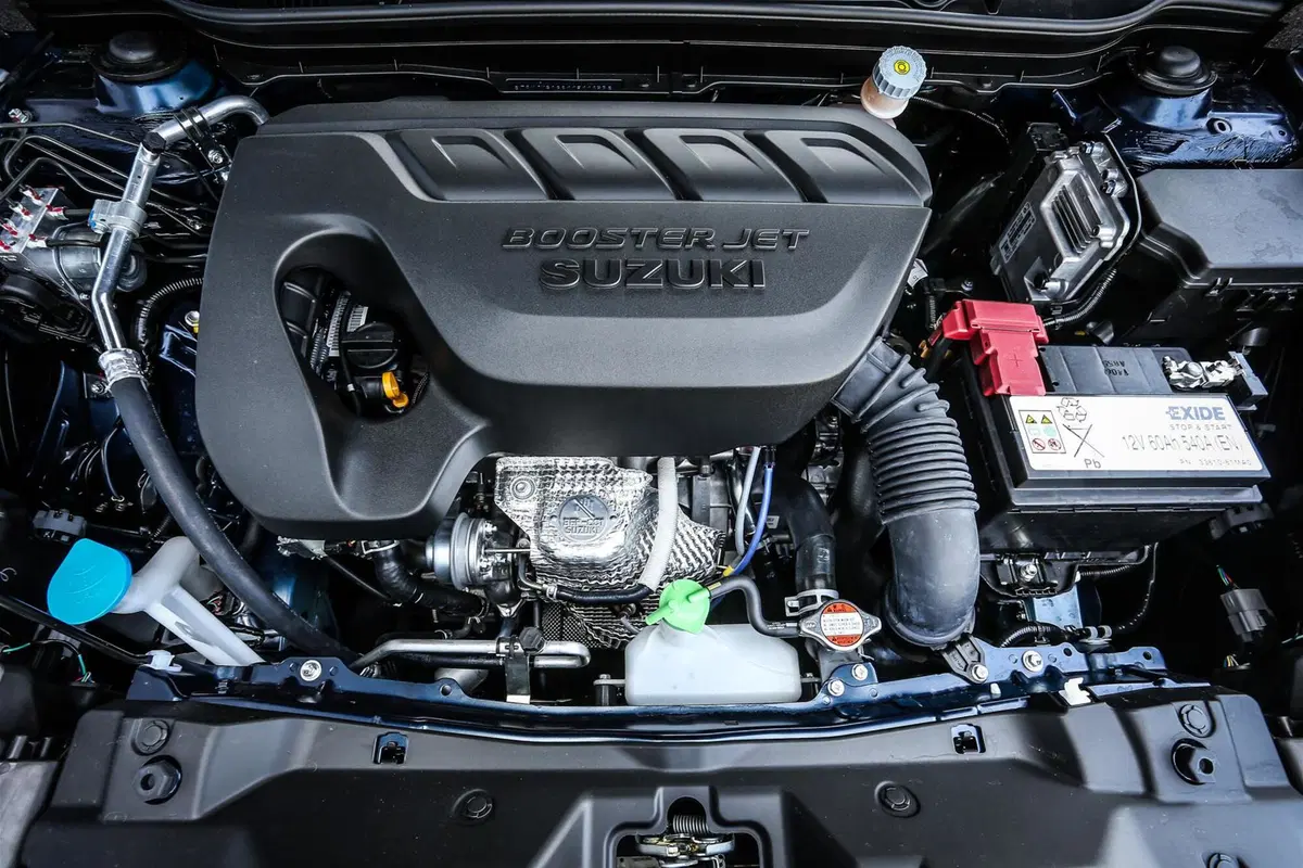 Quale comprare, Confronto: Peugeot 2008 PureTech Turbo 110 Vs Suzuki S-Cross 1.0 Boosterjet (3)