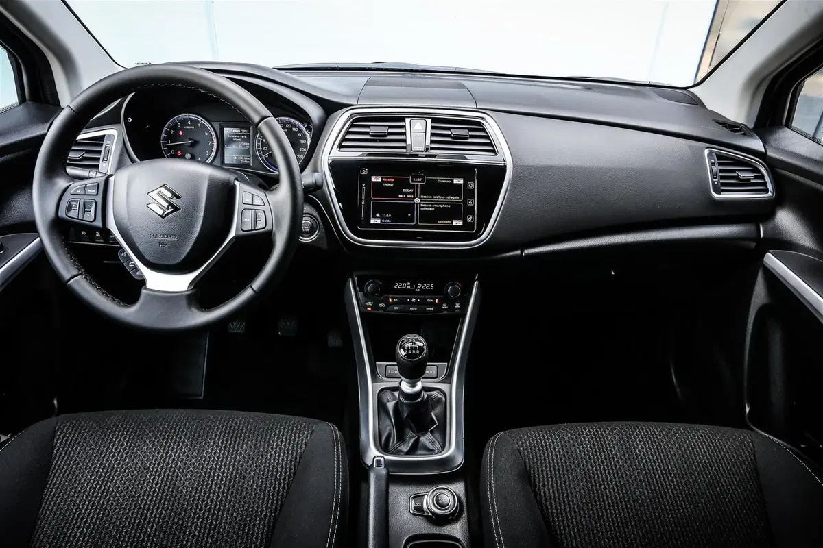Quale comprare, Confronto: Peugeot 2008 PureTech Turbo 110 Vs Suzuki S-Cross 1.0 Boosterjet (11)