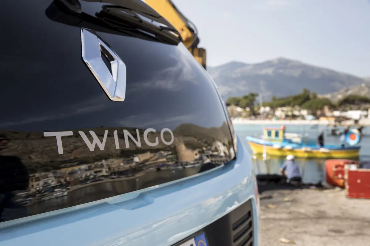 Renault Twingo | L'automatico per tutti... e per tutte! (3)
