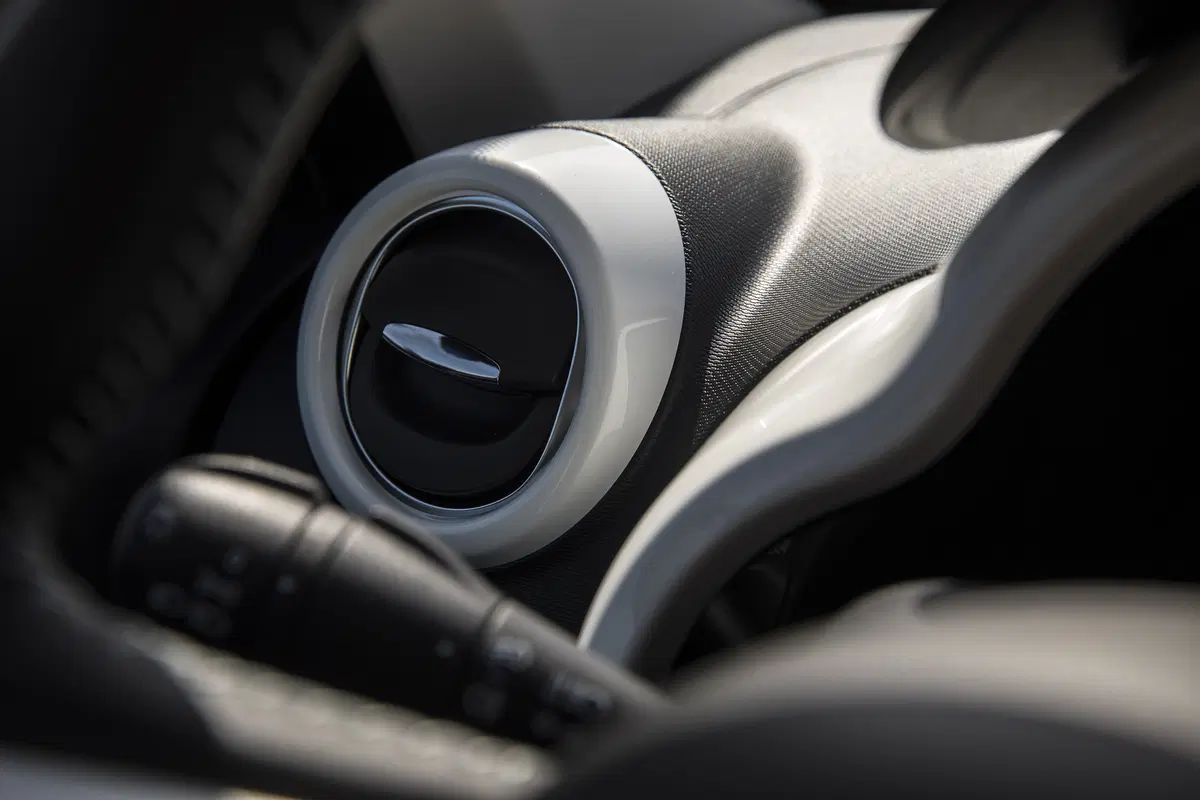 Renault Twingo | L'automatico per tutti... e per tutte! (15)