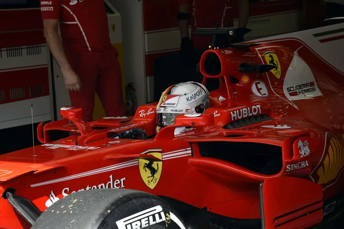 F1, Gp Bahrain 2017, FP2: Vettel davanti a tutti (11)