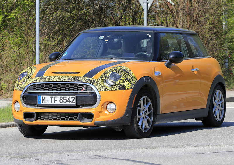 Nuova Mini: immagini del prossimo restyling