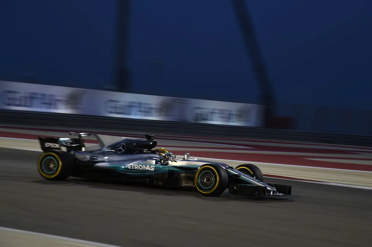 F1, GP Bahrain 2017: pole per Bottas. Terzo Vettel (7)