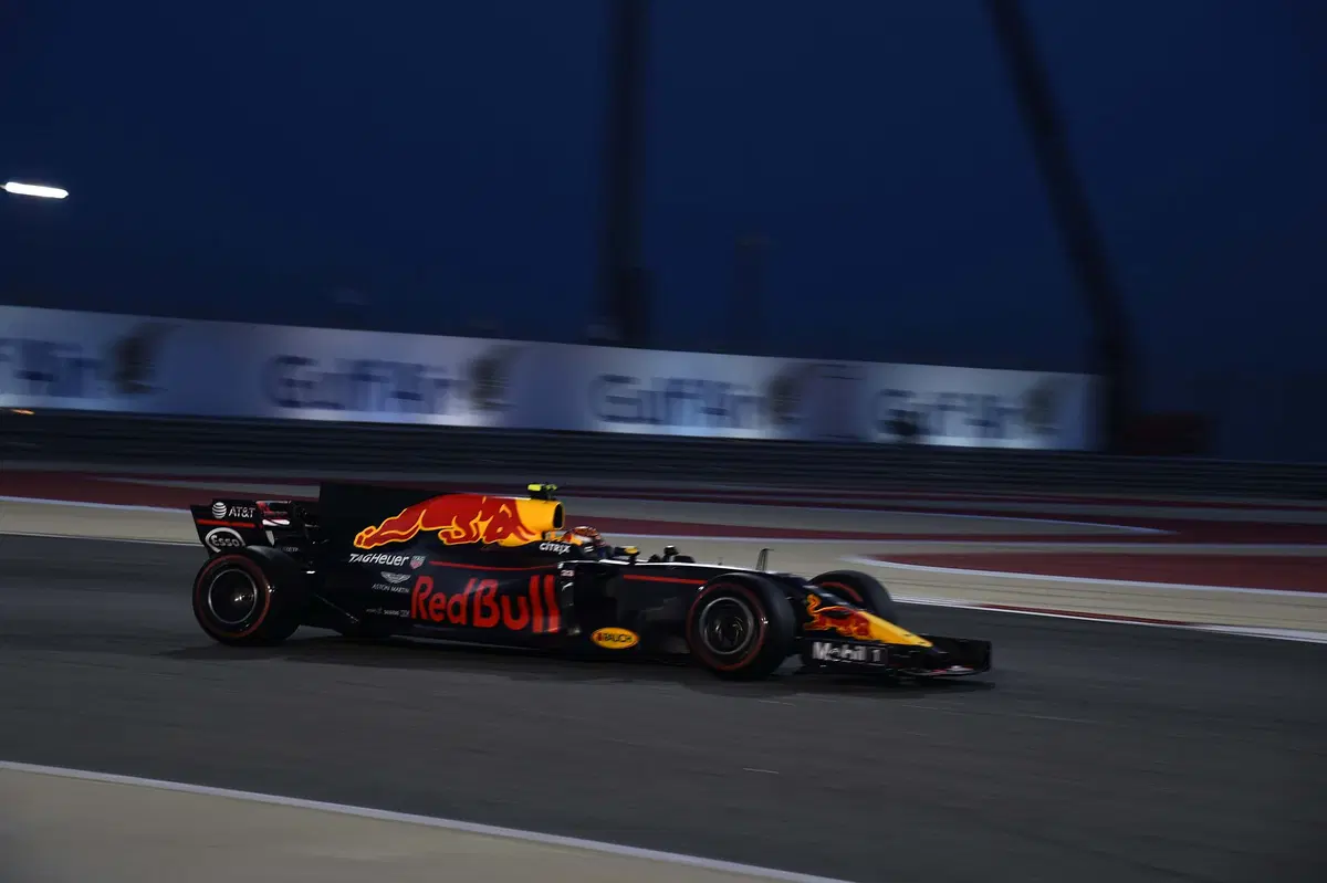 F1, GP Bahrain 2017: pole per Bottas. Terzo Vettel (9)