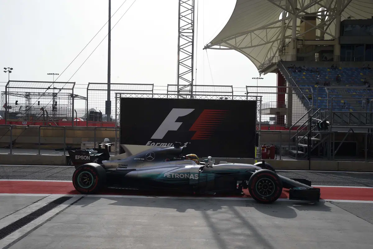 F1, GP Bahrain 2017: pole per Bottas. Terzo Vettel (3)