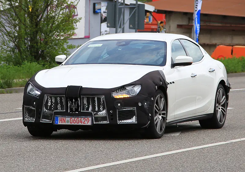 Maserati Ghibli restyling 2017, le foto spia