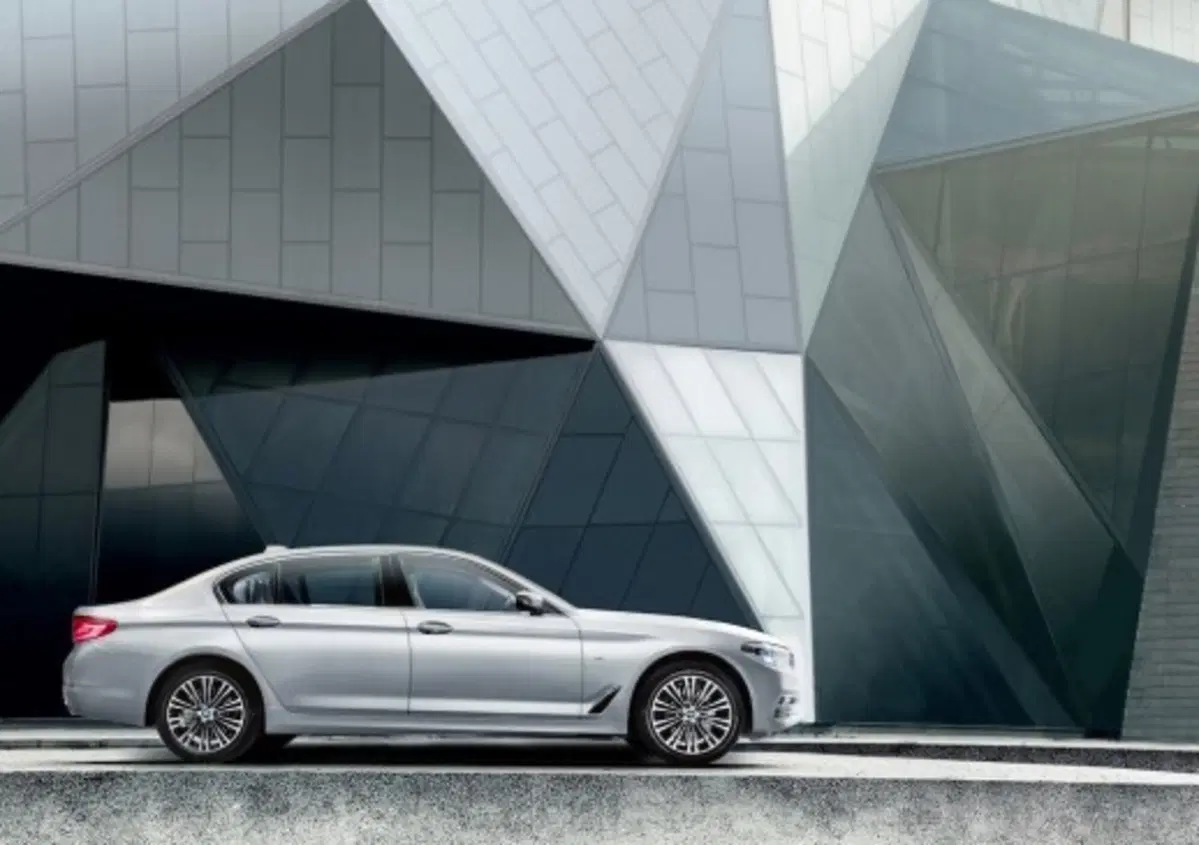 BMW serie 5 LWB, passo lungo per il mercato cinese