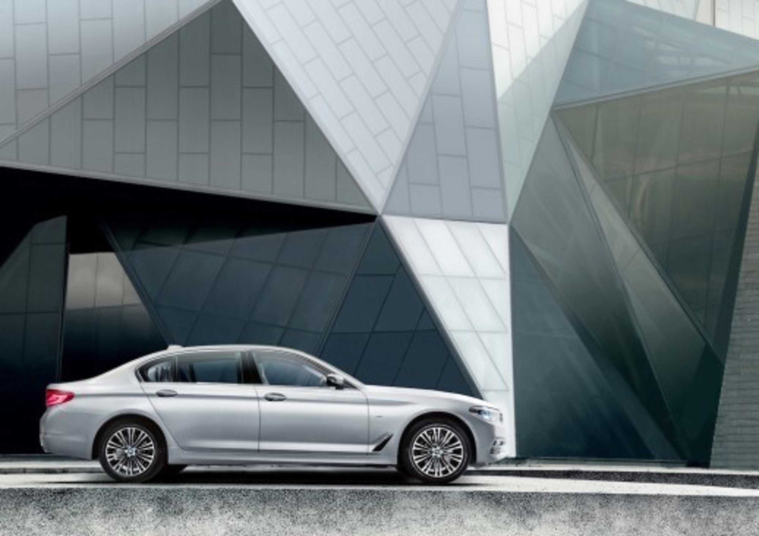 BMW serie 5 LWB, passo lungo per il mercato cinese