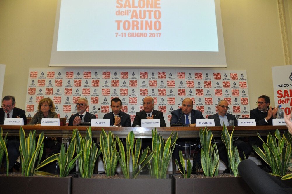 I relatori della tavola rotonda sul Superbollo, organizzata alla presentazione della terza edizione del Salone dell&#039;Auto di Torino