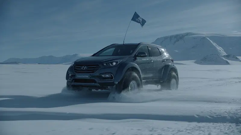 Hyundai Santa Fe attraversa l'Antartide [Video]