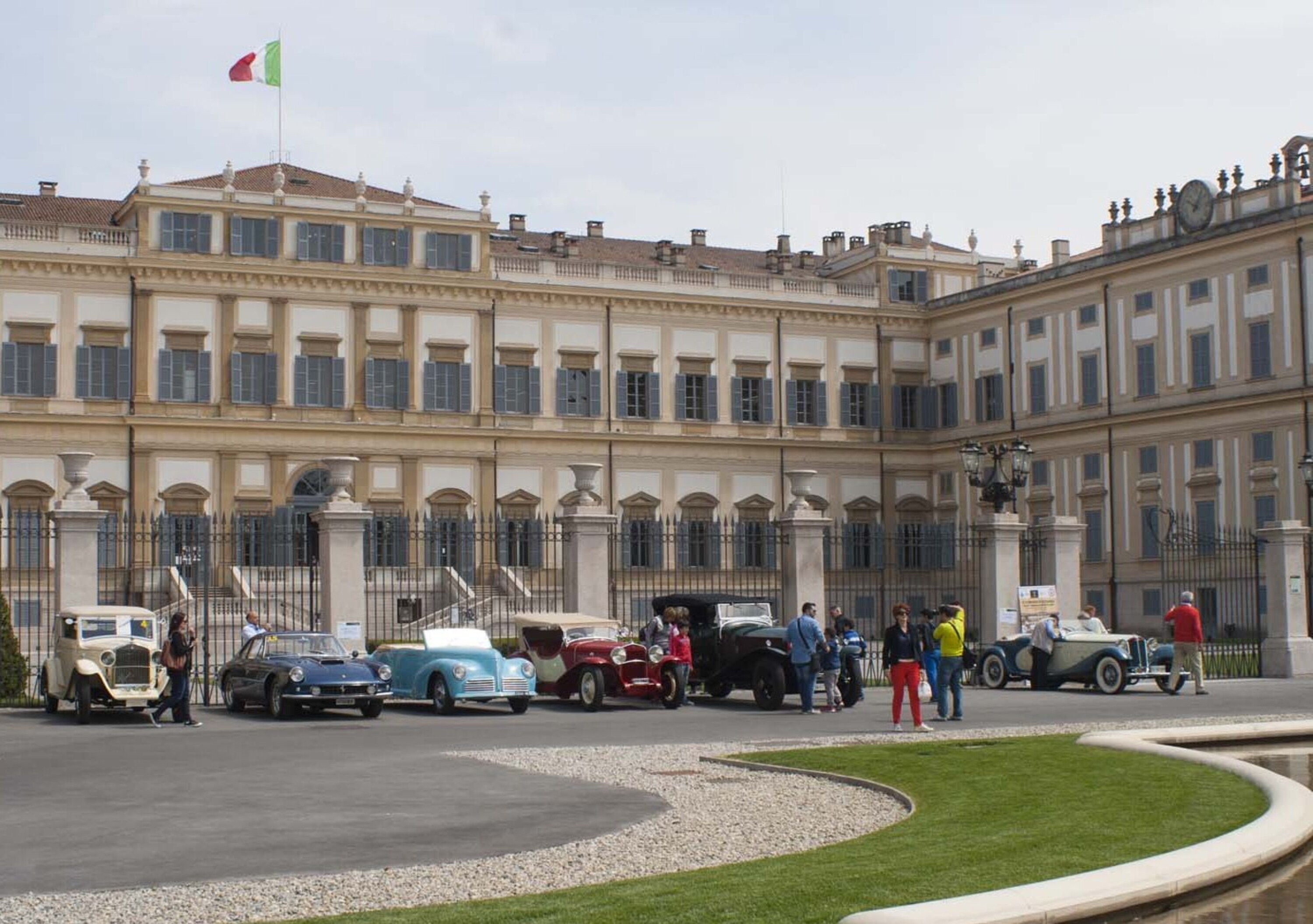 Villa Reale e centro Monza accolgono le auto del 3&deg; concorso brianzolo per auto storiche