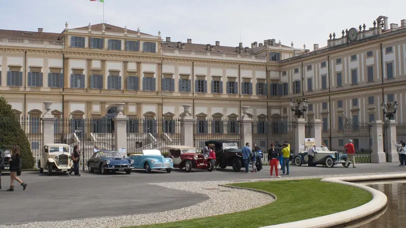 Villa Reale e centro Monza accolgono le auto del 3&deg; concorso brianzolo per auto storiche