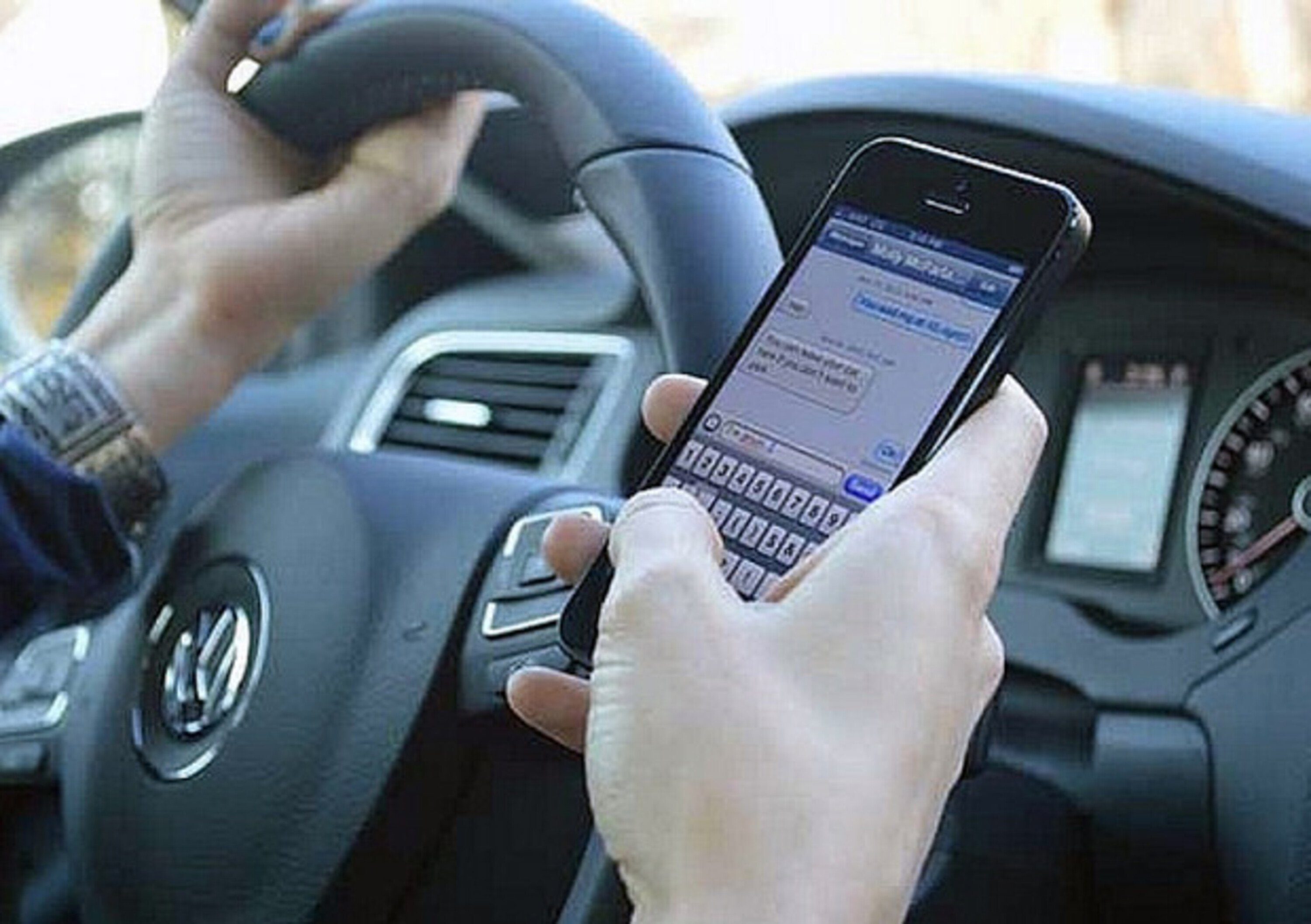 Stop cellulari alla guida, Unasca: &laquo;Servono norme anche per ciclisti e motociclisti&raquo;