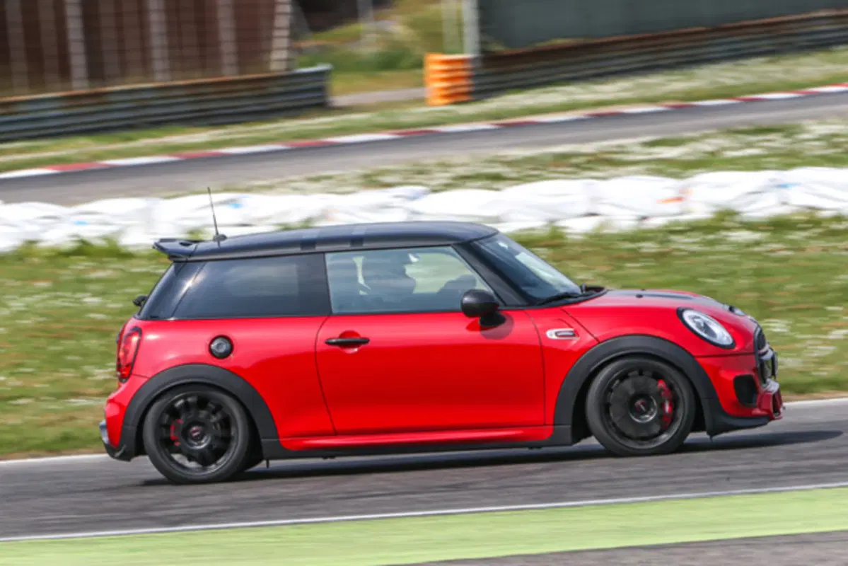 Mini JCW Petrolhead Edition, 50.000 euro per la più esclusiva  (3)