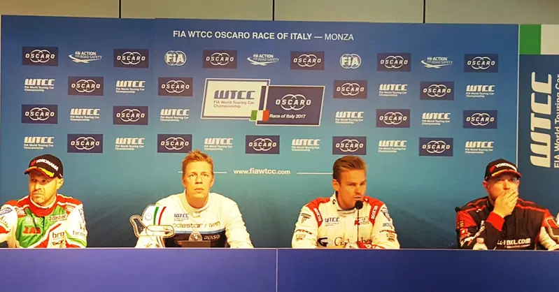 I piloti del podio in conferenza stampa