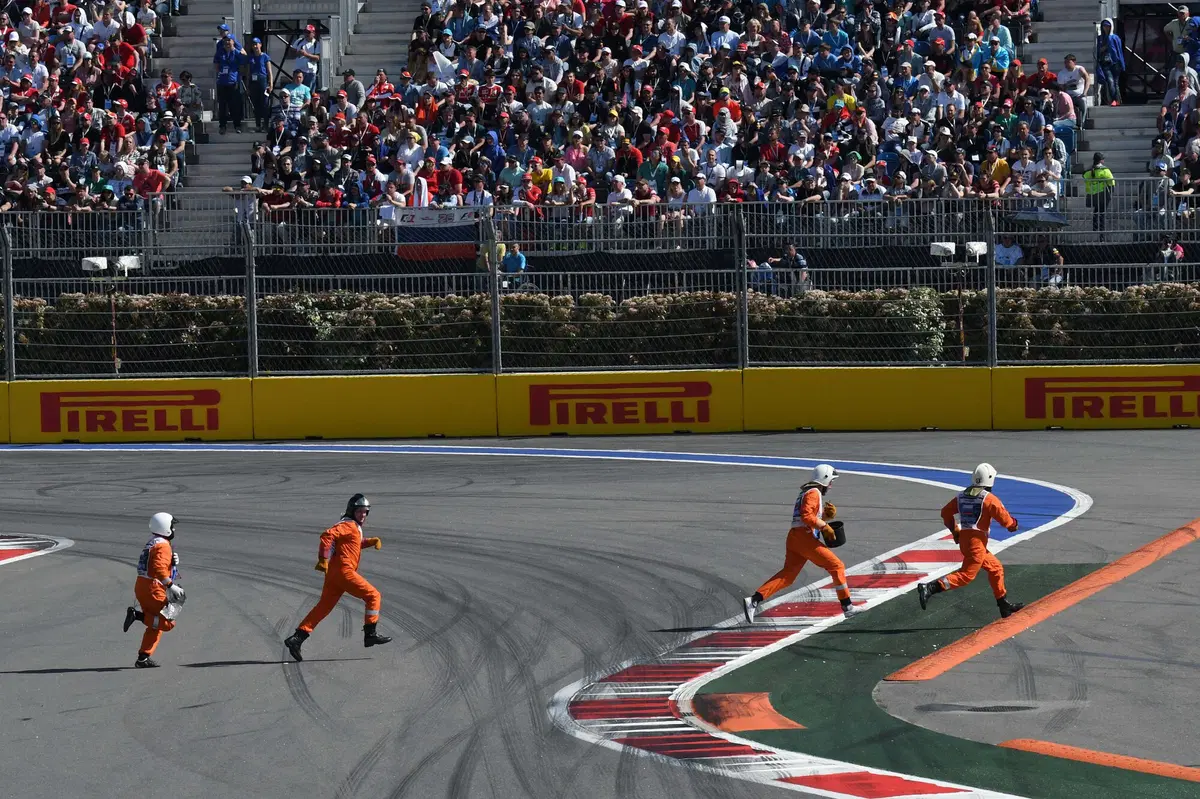 F1, GP Russia 2017: vince Bottas. Secondo Vettel (16)