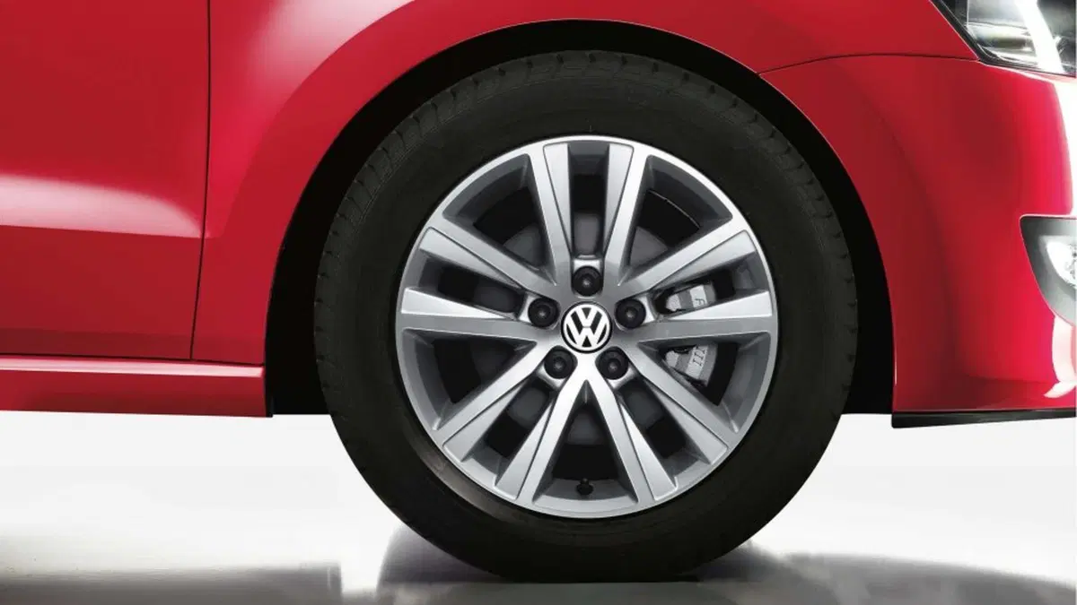Quale comprare, Confronto: Hyundai i20 1.2 Vs Volkswagen Polo 1.0 (6)