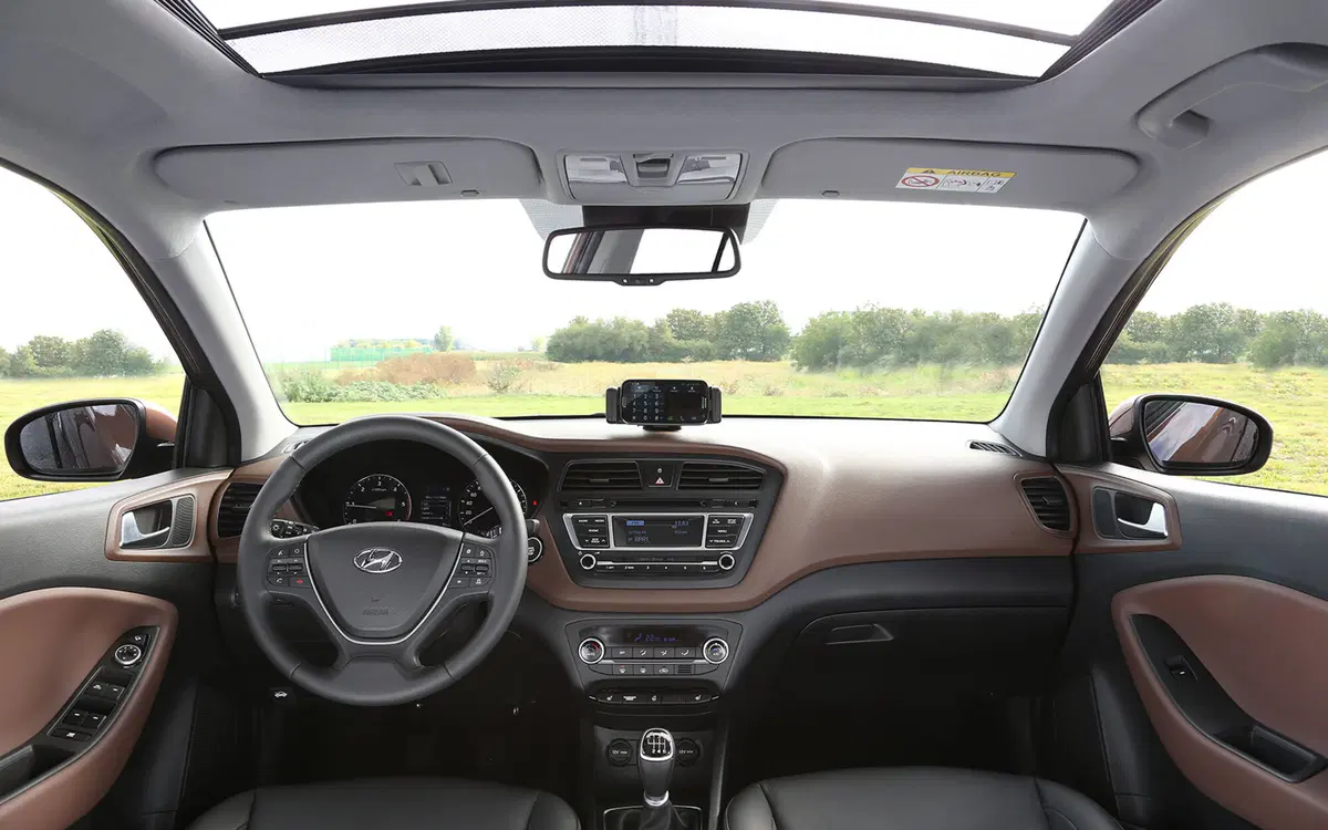 Quale comprare, Confronto: Hyundai i20 1.2 Vs Volkswagen Polo 1.0 (3)