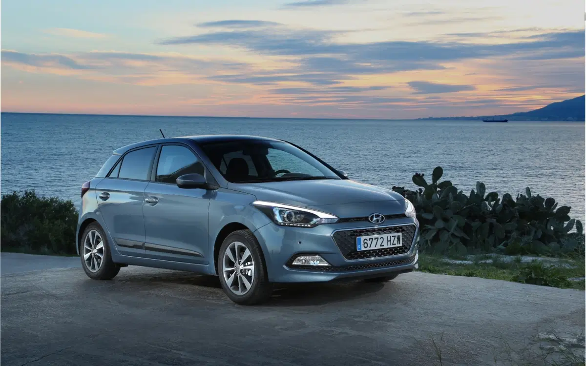 Quale comprare, Confronto: Hyundai i20 1.2 Vs Volkswagen Polo 1.0 (11)