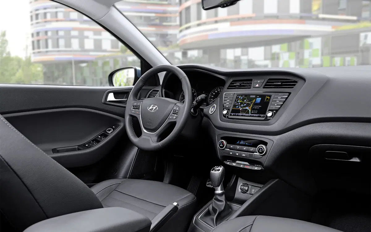 Quale comprare, Confronto: Hyundai i20 1.2 Vs Volkswagen Polo 1.0 (5)