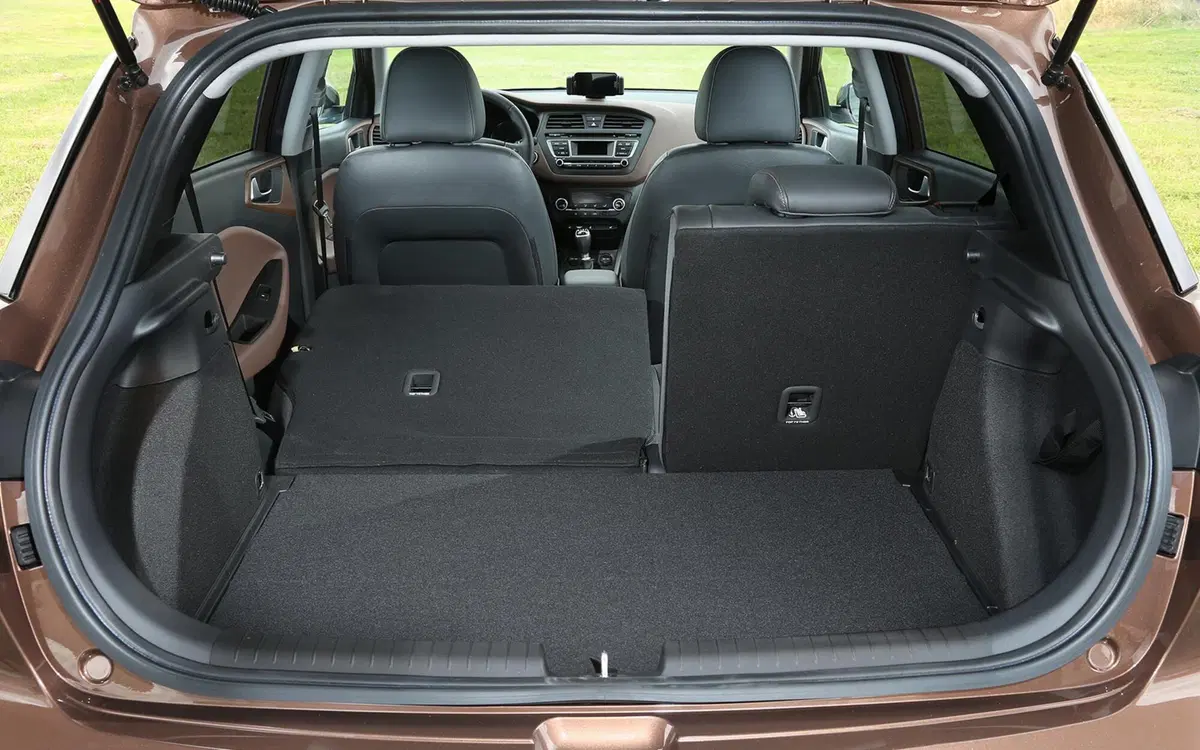 Quale comprare, Confronto: Hyundai i20 1.2 Vs Volkswagen Polo 1.0 (3)