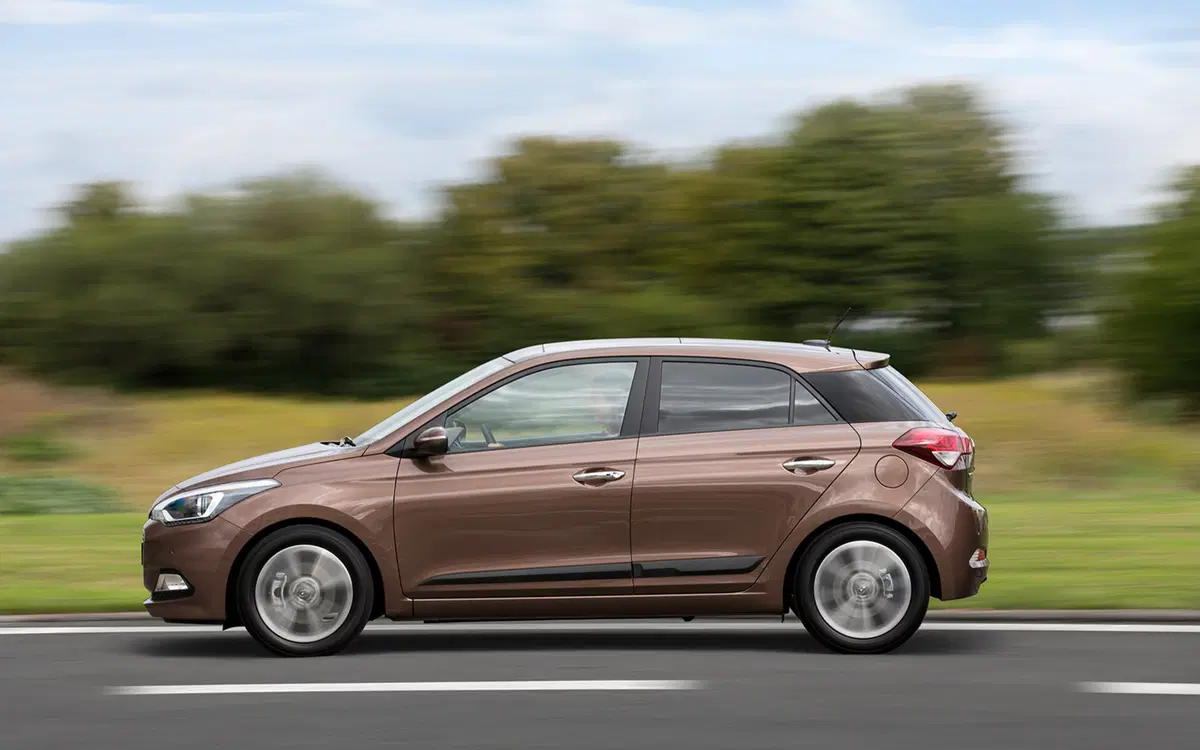Quale comprare, Confronto: Hyundai i20 1.2 Vs Volkswagen Polo 1.0 (5)