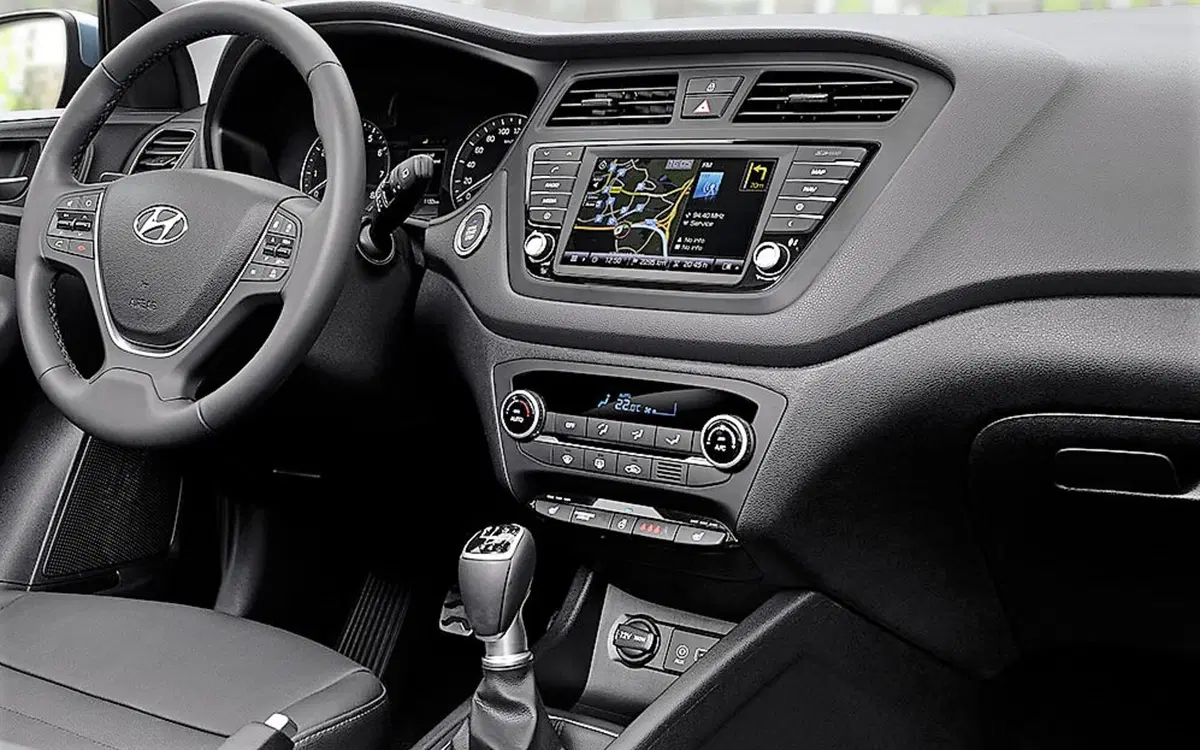 Quale comprare, Confronto: Hyundai i20 1.2 Vs Volkswagen Polo 1.0 (4)