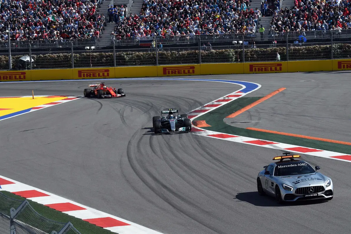 F1, GP Russia 2017: vince Bottas. Secondo Vettel (14)