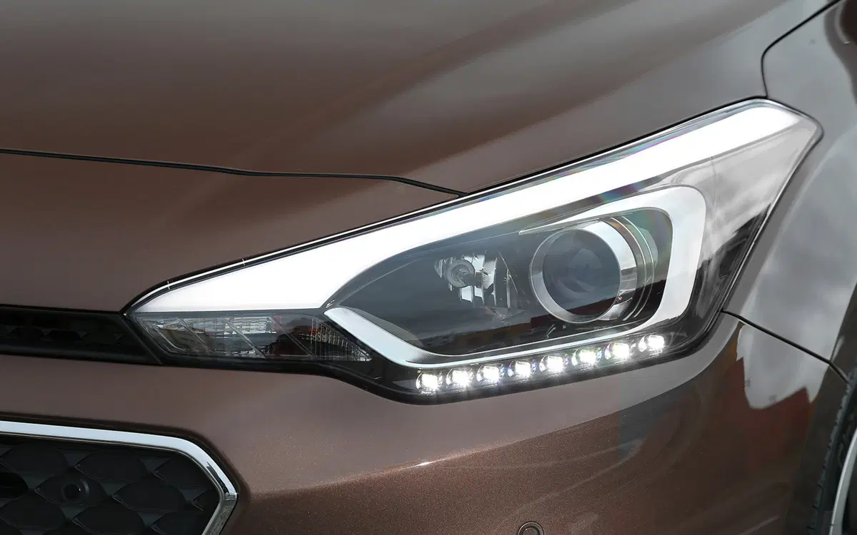 Quale comprare, Confronto: Hyundai i20 1.2 Vs Volkswagen Polo 1.0 (9)