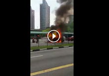 Toyota Wish esplode alla stazione di Singapore [Video] 