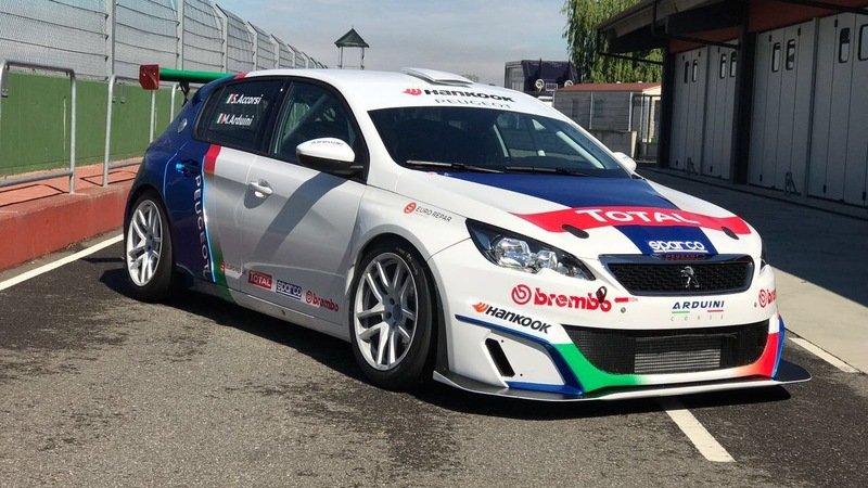 Peugeot, Stefano Accorsi in gara con la 308 Racing Cup [Video]